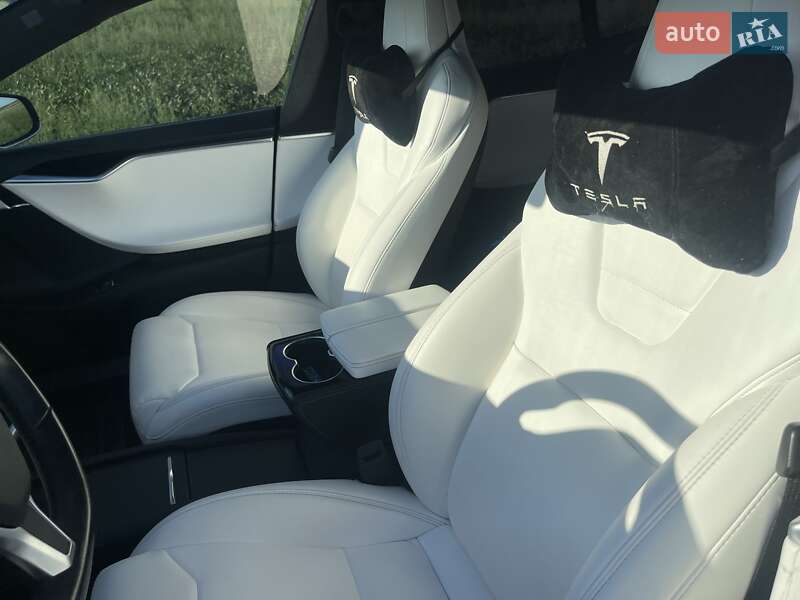 Лифтбек Tesla Model S 2017 в Кропивницком