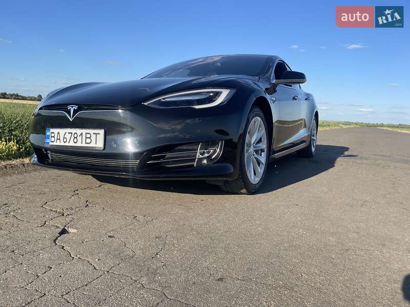 Лифтбек Tesla Model S 2017 в Кропивницком