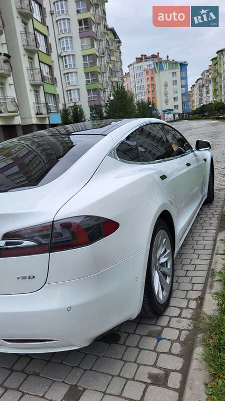 Лифтбек Tesla Model S 2017 в Ивано-Франковске