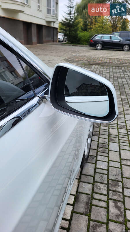 Лифтбек Tesla Model S 2017 в Ивано-Франковске