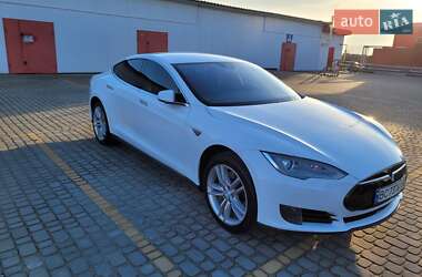 Tesla Model S 2015