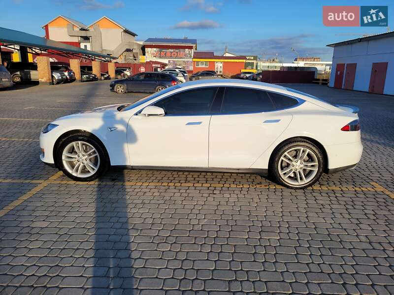 Лифтбек Tesla Model S 2015 в Львове фото 4 Лифтбек Tesla Model S 2015 в Львове