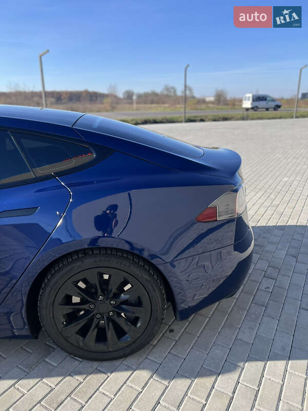 Лифтбек Tesla Model S 2017 в Львове