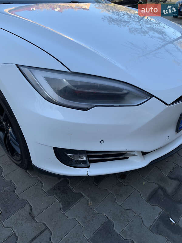 Лифтбек Tesla Model S 2014 в Киеве