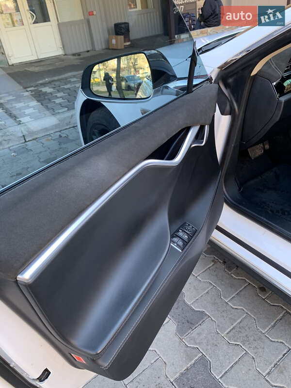 Лифтбек Tesla Model S 2014 в Киеве