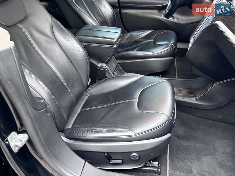 Лифтбек Tesla Model S 2015 в Днепре