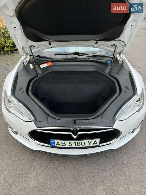 Лифтбек Tesla Model S 2014 в Виннице