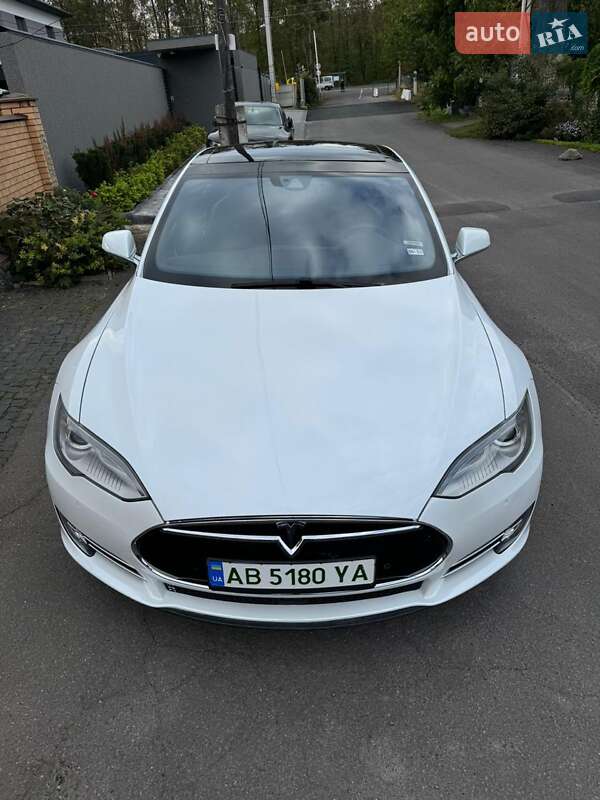 Лифтбек Tesla Model S 2014 в Виннице