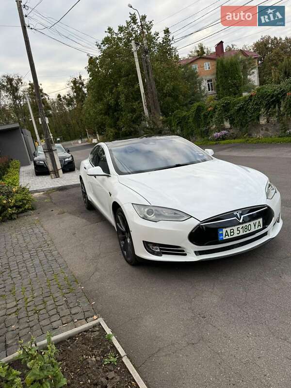 Лифтбек Tesla Model S 2014 в Виннице