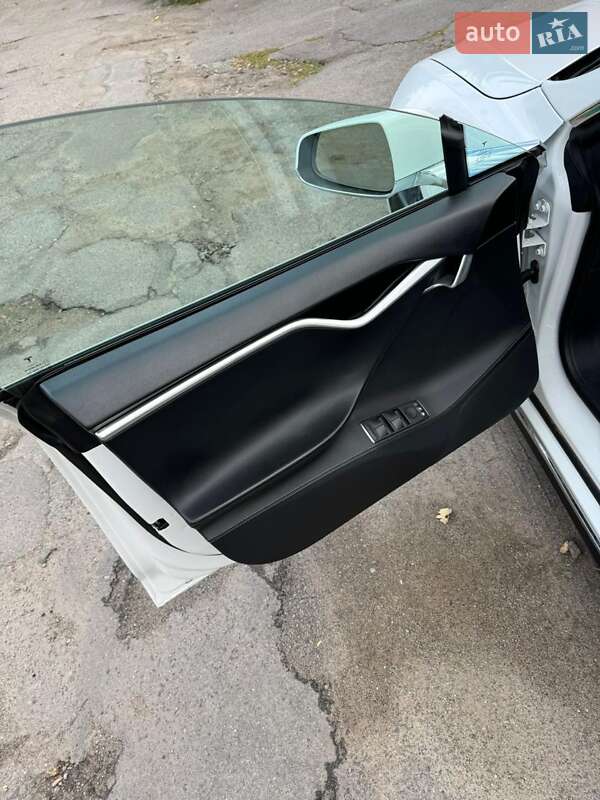 Лифтбек Tesla Model S 2014 в Виннице