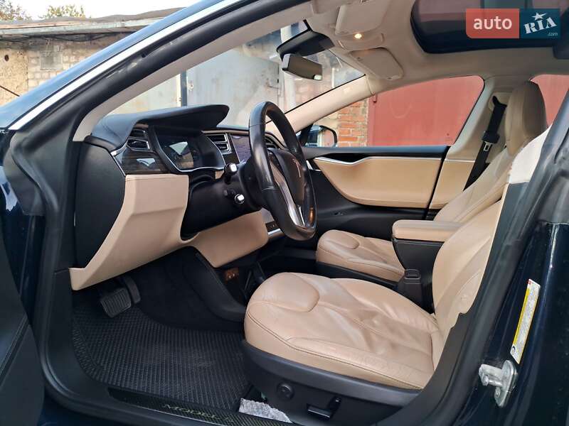 Лифтбек Tesla Model S 2015 в Павлограде