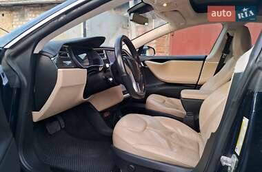 Лифтбек Tesla Model S 2015 в 