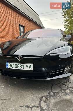 Лифтбек Tesla Model S 2017 в 