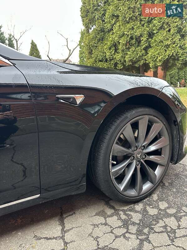Ліфтбек Tesla Model S 2017 в Харкові