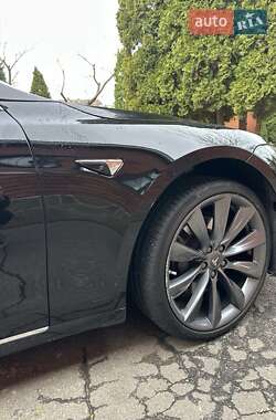 Лифтбек Tesla Model S 2017 в 