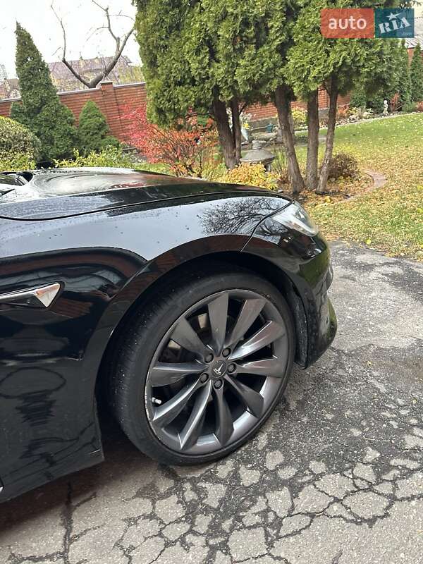 Ліфтбек Tesla Model S 2017 в Харкові