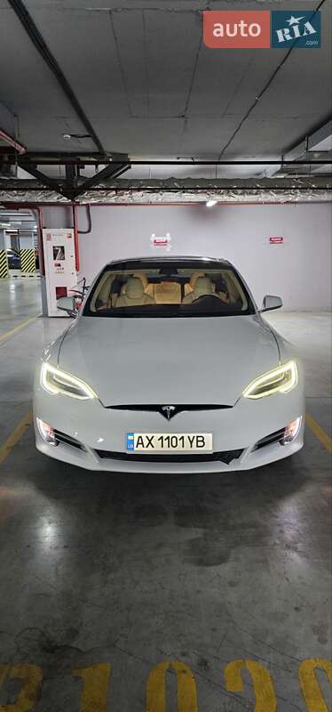 Лифтбек Tesla Model S 2018 в 