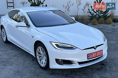 Лифтбек Tesla Model S 2016 в Луцке