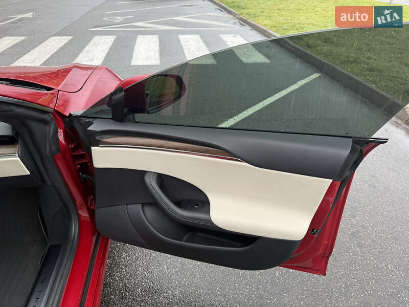 Лифтбек Tesla Model S 2022 в Виннице