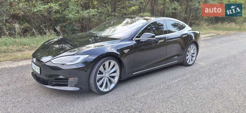 Лифтбек Tesla Model S 2016 в Киеве