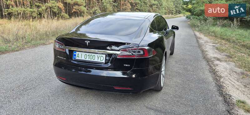 Лифтбек Tesla Model S 2016 в Киеве