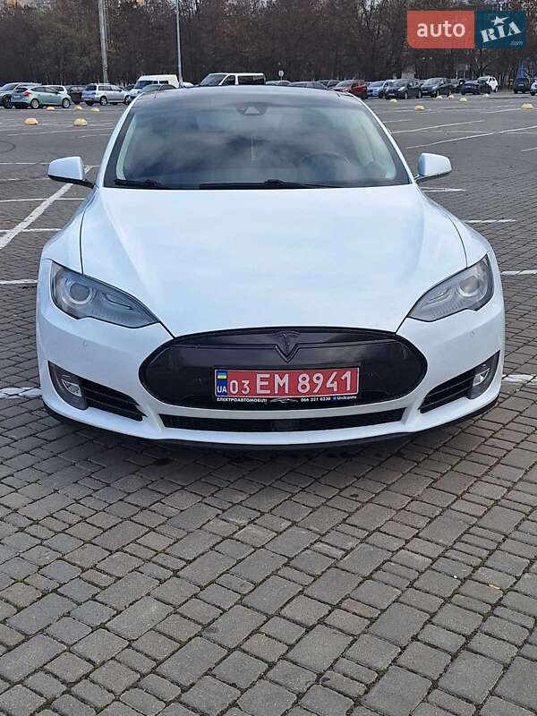 Tesla Model S 2015