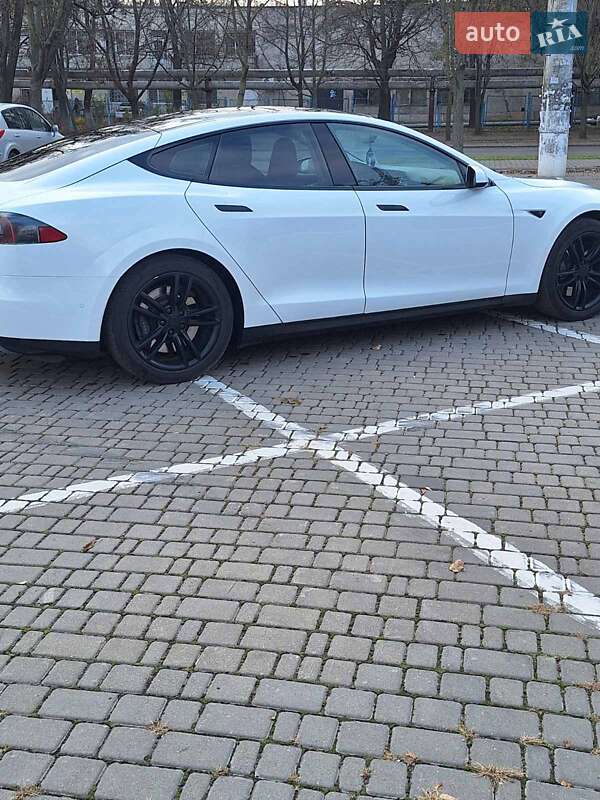 Лифтбек Tesla Model S 2015 в Одессе