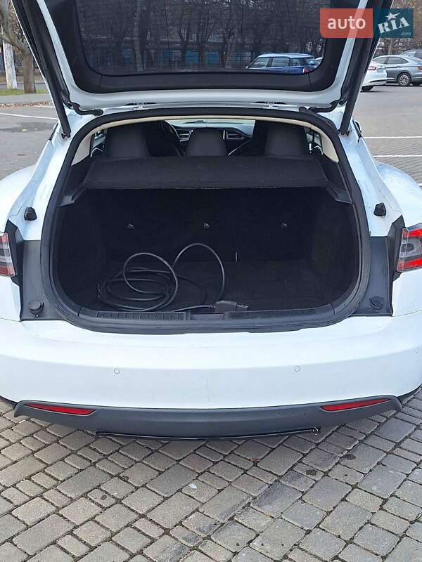 Лифтбек Tesla Model S 2015 в Одессе