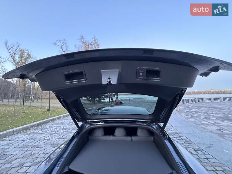 Лифтбек Tesla Model S 2020 в Киеве