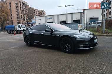 Лифтбек Tesla Model S 2017 в Черновцах