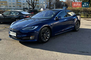 Tesla Model S 2020