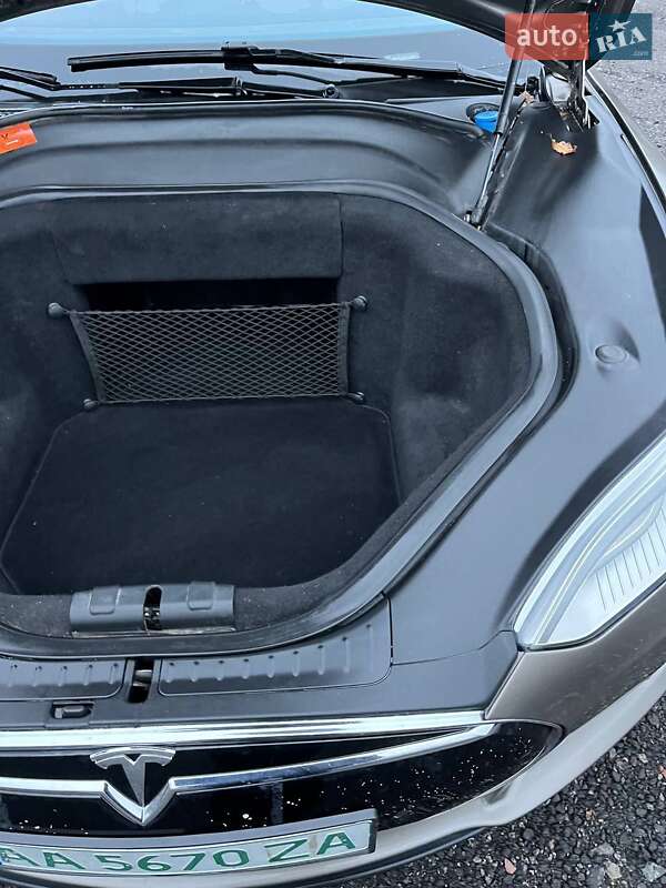 Лифтбек Tesla Model S 2015 в Киеве фото 9 Лифтбек Tesla Model S 2015 в Киеве