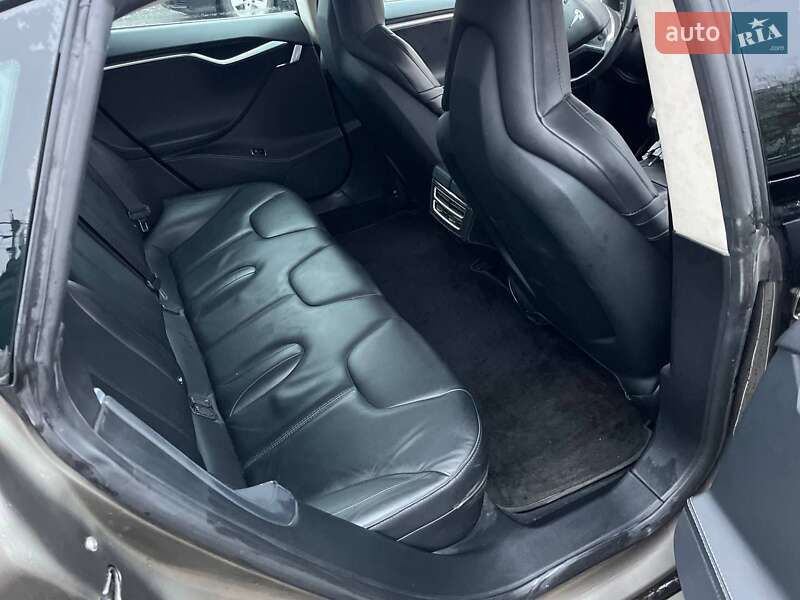 Лифтбек Tesla Model S 2015 в Киеве фото 18 Лифтбек Tesla Model S 2015 в Киеве