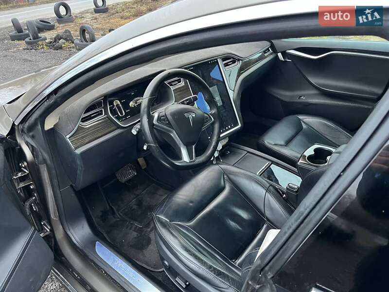 Лифтбек Tesla Model S 2015 в Киеве фото 22 Лифтбек Tesla Model S 2015 в Киеве