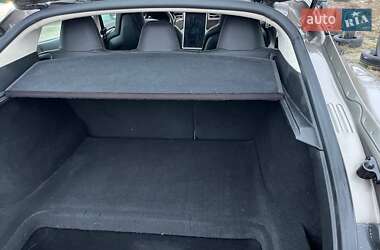 Лифтбек Tesla Model S 2015 в 