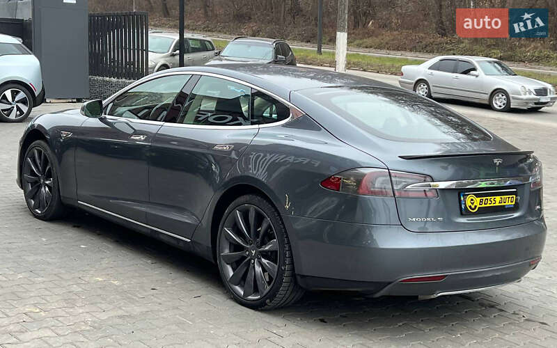 Ліфтбек Tesla Model S 2012 в Чернівцях