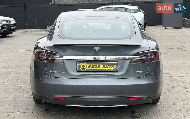 Ліфтбек Tesla Model S 2012 в Чернівцях