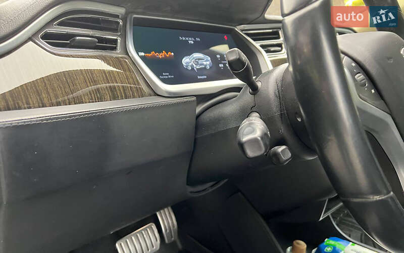 Ліфтбек Tesla Model S 2012 в Чернівцях