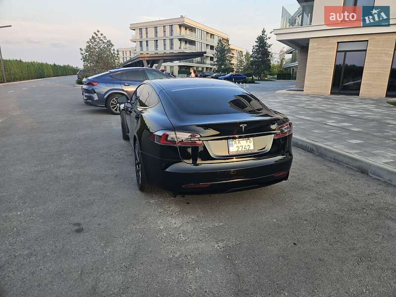 Лифтбек Tesla Model S 2021 в Киеве