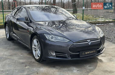 Ліфтбек Tesla Model S 2015 в Івано-Франківську