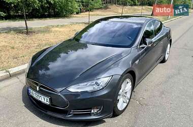 Ліфтбек Tesla Model S 2016 в Києві