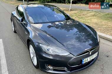 Ліфтбек Tesla Model S 2016 в Києві