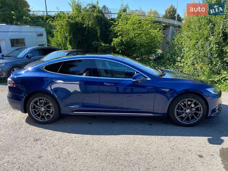 Лифтбек Tesla Model S 2017 в Киеве