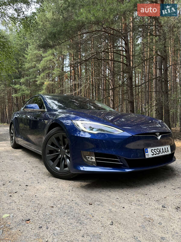 Лифтбек Tesla Model S 2016 в Киеве