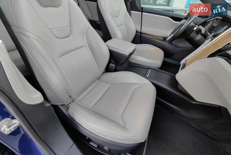 Лифтбек Tesla Model S 2016 в Киеве