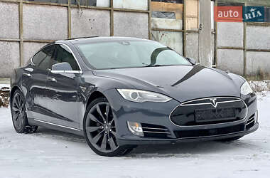 Ліфтбек Tesla Model S 2015 в Валках