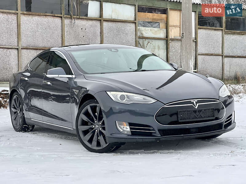 Ліфтбек Tesla Model S 2015 в Валках