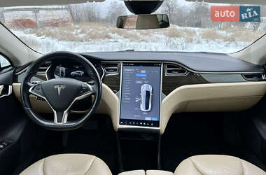 Ліфтбек Tesla Model S 2015 в Валках