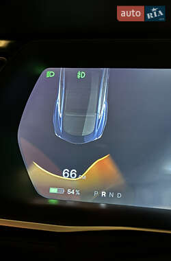Лифтбек Tesla Model S 2015 в 