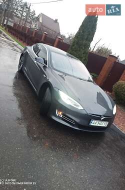 Tesla Model S 2020